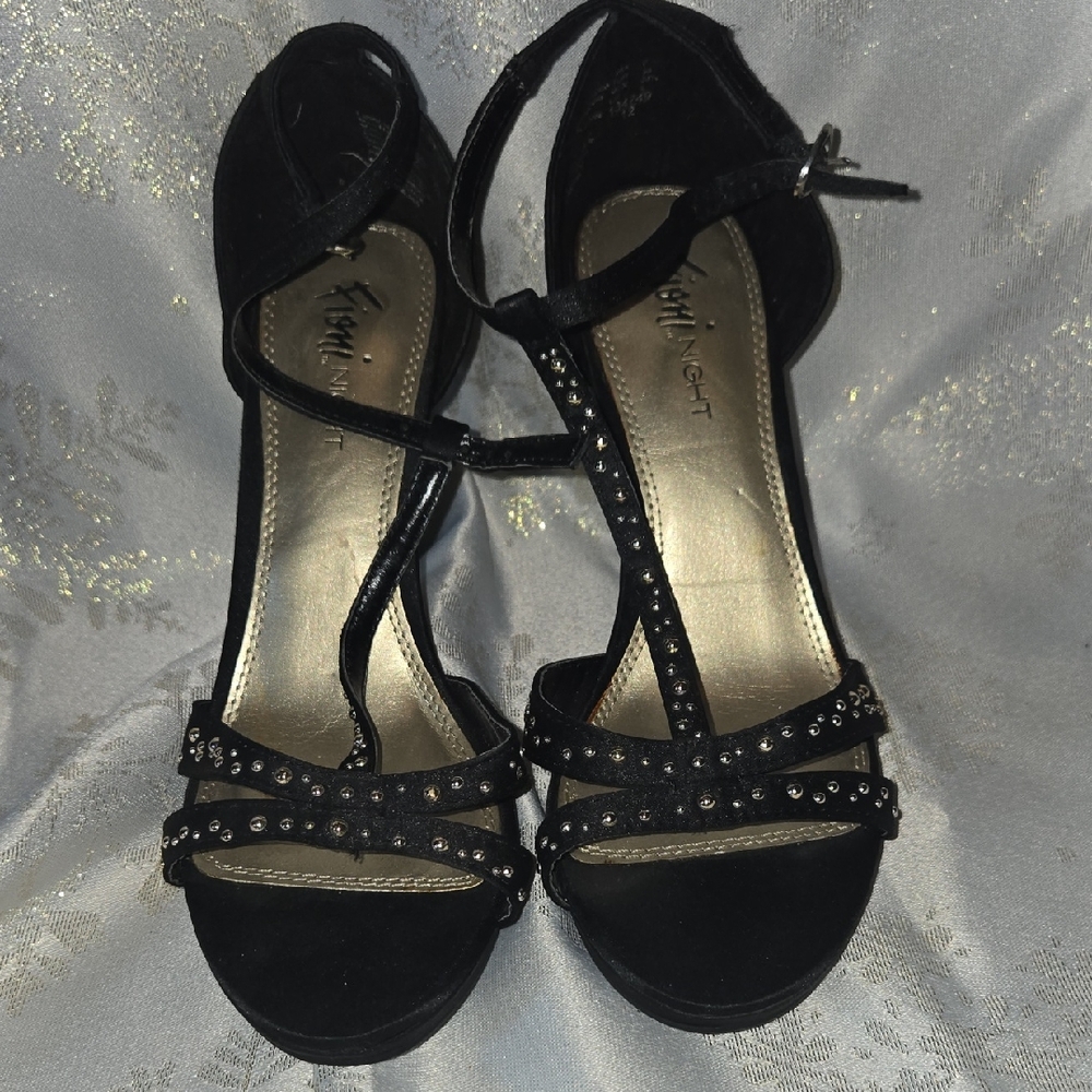 FIONI Clothing Black Heels with Studded Straps